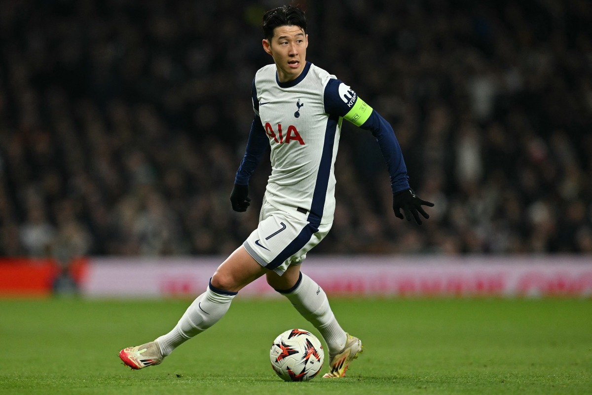 Tottenham Hotspur's South Korean striker #07 Son Heung-Min runs with the ball during the UEFA Europa League Last 16 Second Leg football match between Tottenham Hotspur and AZ Alkmaar at the Tottenham Hotspur Stadium in London, on March 25, 2025. (Photo by Glyn KIRK / AFP)
