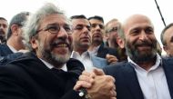 File photo of Editor-in-chief of Turkish daily Cumhuriyet, Can Dundar (L), and Ankara editor Erdem Gul as they arrive at the Istanbul courthouse before their trial on March 25, 2016 (AFP Photo/Bulent Kilic)