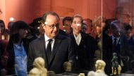 French president François Hollande (L) visits the 