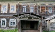 A view of part of a facade of a house in the village of Cherevkovo, Arkhangelsk region, Russia, July 12, 2016. (REUTERS/Maxim Shemetov) 