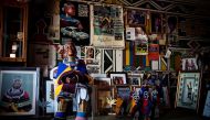 (FILES) This file photo taken on March 6, 2017 shows South African artist Esther Mahlangu, 81, posing at her home in Mabhoko Village, Siyabuswa, Mpumalanga. AFP / GULSHAN KHAN