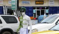 A man stands in the sweltering heat for hours, painted head to toe in the colours of a fashion house, at a traffic junctions in the Liberian capital of Monrovia on May 25, 2017. AFP / Zoom DOSSO
