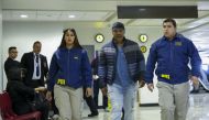 Handout picture realesed on November 9, 2017 by Chile's Investigation Police showing US former world heavyweight boxing champion Mike Tyson escorted by Chile's Investigations Police members at Santiago de Chile airport. AFP / Chile's Investigations Police