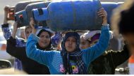 FILE PHOTO: Egypt women carry gas cylinders. Reuters / Mohamed Abd El Ghany