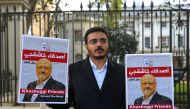 People protest against the killing of journalist Jamal Khashoggi in Turkey outside the Saudi Arabian Embassy in London, Britain, October 26 2018. REUTERS/Simon Dawson
