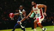 Kemba Walker of the US dribbles past Canada's Thomas Scrubb (R) during their friendly basketball match in Sydney on August 26, 2019. AFP / Saeed Khan 