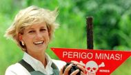 Diana, Princess of Wales holds a landmine in one of the safety corridors of the landmine field in Huambo, Angola, January 15, 1997 during a visit to help a Red Cross campaign outlaw landmines worldwide. (Reuters/Juda Ngwenya/File Photo)