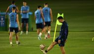 Argentina's coach Lionel Scaloni conducts his team training session at the Qatar University training site 3 in Doha on December 15, 2022. (Photo by Adrian Dennis / AFP)