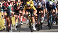 Olav Kooij, centre, outsprints Mads Pedersen (left) and Tim Merlier (second left). Anne-Christine POUJOULAT / AFP
