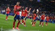 Spain's midfielder #16 Rodri (left) and teammates applaud fans on the pitch after the UEFA Euro 2024 Group B football match between Spain and Italy at the Arena AufSchalke in Gelsenkirchen on June 20, 2024. Spain won the game 1-0. (Photo by Patricia De Melo Moreira / AFP)