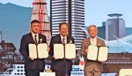 Japan tourism minister Tetsuo Saito (centre), South Korea’s tourism minister (right), and China’s vice minister for culture and tourism hold copies of a joint declaration in Kobe on Wednesday. (Photo by The Japan News)