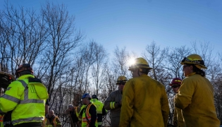 Firefighters take a break from battling a series of brush fires on November 09, 2024 outside of Pompton Lakes, New Jersey. Photo by SPENCER PLATT / GETTY IMAGES NORTH AMERICA / Getty Images via AFP