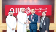 Chief Operation Officer at QIIB, Mohammed Khair Barhoumeh receiving the award from Head of Middle East & Pakistan – Financial Institutions Sales at Citibank, Mohamed Ahmed Al Hammadi.