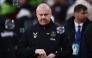 (FILES) Everton's English manager Sean Dyche arrives for the English Premier League football match between West Ham United and Everton at the London Stadium, in London on November 9, 2024. (Photo by HENRY NICHOLLS / AFP)