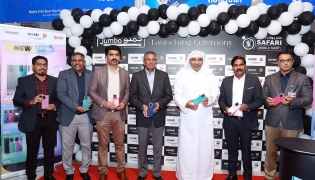 Aboobacker Madappat, Chairman of Safari Group; Sajed Jassim Mohammed Sulaiman, MD and Vice Chairman of Video Home & Electronic Centre – Jumbo Electronics; Sudheesh Pookodan, CFO at Video Home & Electronic Centre – Jumbo Electronics; and other officials during the launch of HMD Skyline 5G smartphone in Qatar.