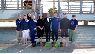 H E Sira Swangsilpa, Ambassador of Thailand to Qatar; and Ammar Samad, General Manager of Zulal Wellness Resort by Chiva-Som with other officials during the Ambassador’s visit to the resort. 