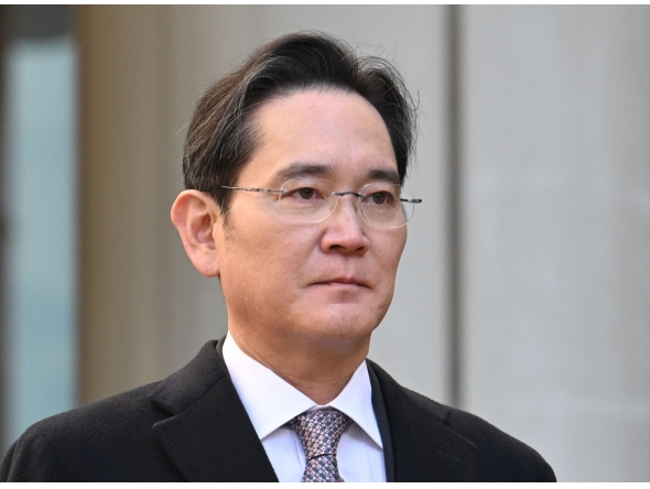 Samsung Electronics chairman Lee Jae-yong leaves after a court ruling on the controversial 2015 merger case, at the Seoul High Court in Seoul on February 3, 2025. Photo by Jung Yeon-je / AFP