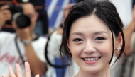 Taiwanese actress Barbie Hsu poses during a photocall for Chinese director Su Chao Pin's film 'Guisi' (Silk) at the 59th edition of the International Cannes Film Festival in Cannes, southern France, 24 May 2006. Photo by Francois GUILLOT / AFP