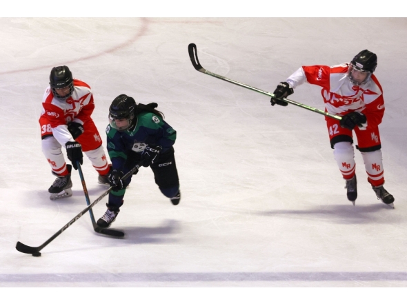 Players compete during the Iranian Women's League Ice Hockey match between team M.R and team Hockey Panda at the Iran Mall ice rink in Tehran on January 29, 2025. (Photo by Atta Kenare / AFP)