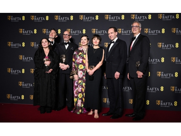 British German director Edward Berger (3L) Italian actor Isabella Rossellini (4L) and British actor Ralph Fiennes (2R) pose with the award for Best film for 