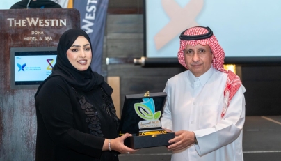 Chairman of Qatar Cancer Society Sheikh Dr. Khalid bin Jabor Al Thani and CEO of the ‘Hour and Hour’ programme Tamani Al Yafei during the event.