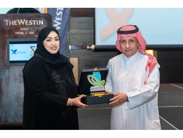 Chairman of Qatar Cancer Society Sheikh Dr. Khalid bin Jabor Al Thani and CEO of the ‘Hour and Hour’ programme Tamani Al Yafei during the event.