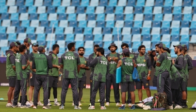 Pakistan's players huddle during a practice session at the Dubai International Stadium in Dubai on February 22, 2025. (Photo by Fadel Senna / AFP)