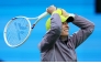  Iga Swiatek of Poland hits autographed balls into the crow after her straight sets victory against Caroline Garcia of France in their second round match during the BNP Paribas Open at Indian Wells Tennis Garden on March 07, 2025 in Indian Wells, California. (Photo by CLIVE BRUNSKILL / GETTY IMAGES NORTH AMERICA / Getty Images via AFP)