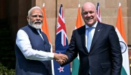 India’s Prime Minister Narendra Modi (L) shakes hands with his New Zealand’s counterpart Christopher Luxon before their meeting at the Hyderabad House in New Delhi on March 17, 2025. Photo by Sajjad HUSSAIN / AFP.