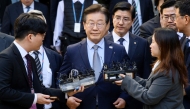 South Korean opposition leader Lee Jae-myung (C) leaves the Seoul Central District Court in Seoul on November 15, 2024. Photo by ANTHONY WALLACE / AFP