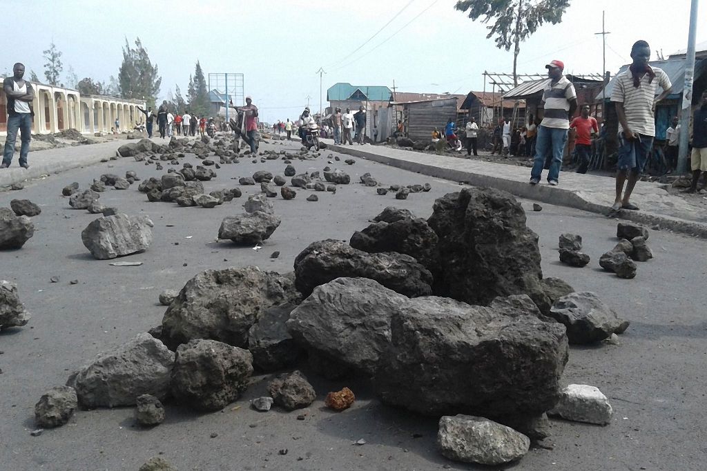 Demonstrators placed rocks to block roads during a protest in Goma on September 19, 2016. At least 17 people, mostly civilians, were killed on September 19, 2016 when clashes erupted ahead of a planned opposition rally in the Congolese capital Kinshasa, a