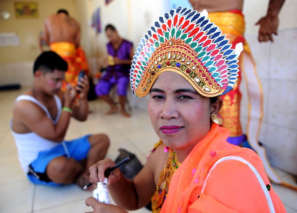 This picture taken on July 20, 2016 shows deaf people preparing to perform a traditional dance at Bengkala vilage in Singaraja regency on Bali island. AFP / SONNY TUMBELAKA 