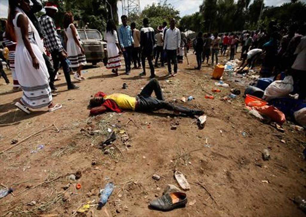 An injured protester waits for help after several people died during the Irrechaa, the thanks giving festival of the Oromo people in Bishoftu town of Oromia region, Ethiopia, October 2, 2016. REUTERS/Tiksa Negeri