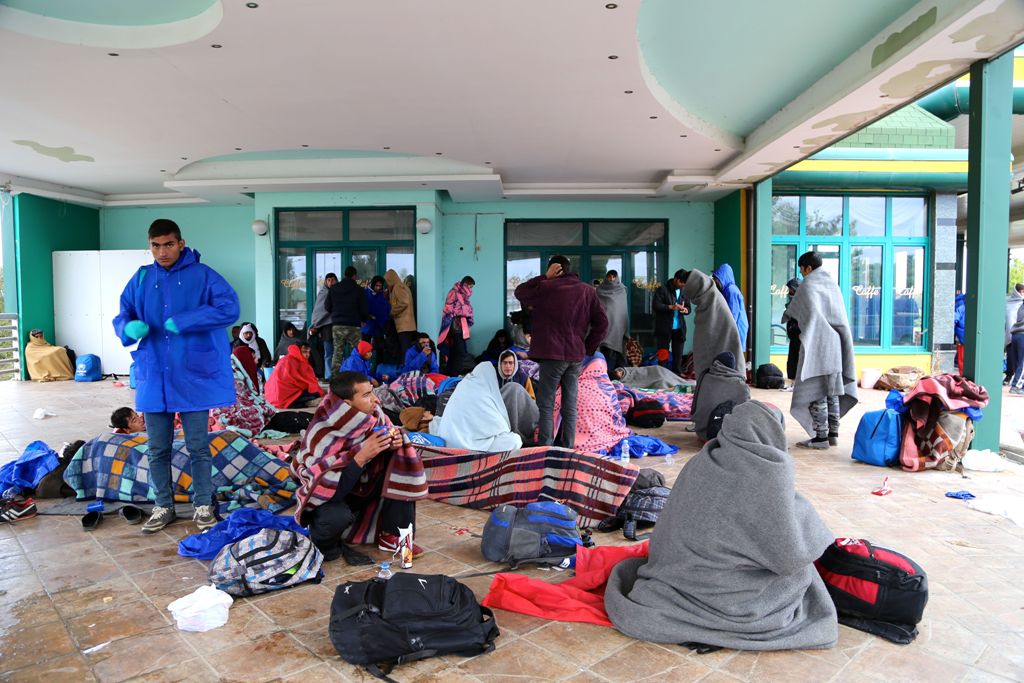 BELGRADE, SERBIA - OCTOBER 5: Refugees are seen at a gas station as they make their way to Hungarian border with Serbia near the region of Indjija in Belgrade, Serbia on October 5, 2016. ( Talha Öztürk - Anadolu Agency )