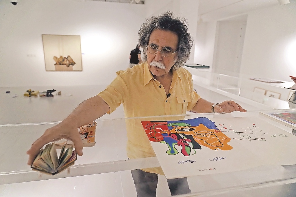 Acclaimed Iraqi artist Dia Al Azzawi prepares for his exhibition ‘I am the cry, who will give voice to me?”