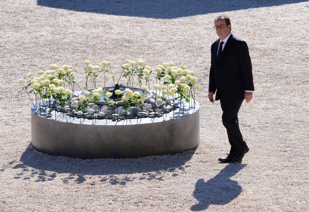 French President Francois Hollande walks past white roses, each representing one of the 86 victims, during the ceremony in tribute to the victims and the families of the fatal truck attack three months ago, in Nice, France, October 15, 2016. REUTERS/Jean-