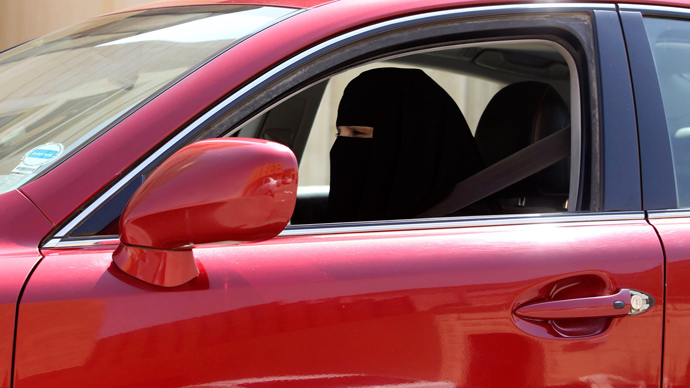 A woman drives a car in Saudi Arabia October 22, 2013 (Reuters / Faisal Al Nasser/File photo)