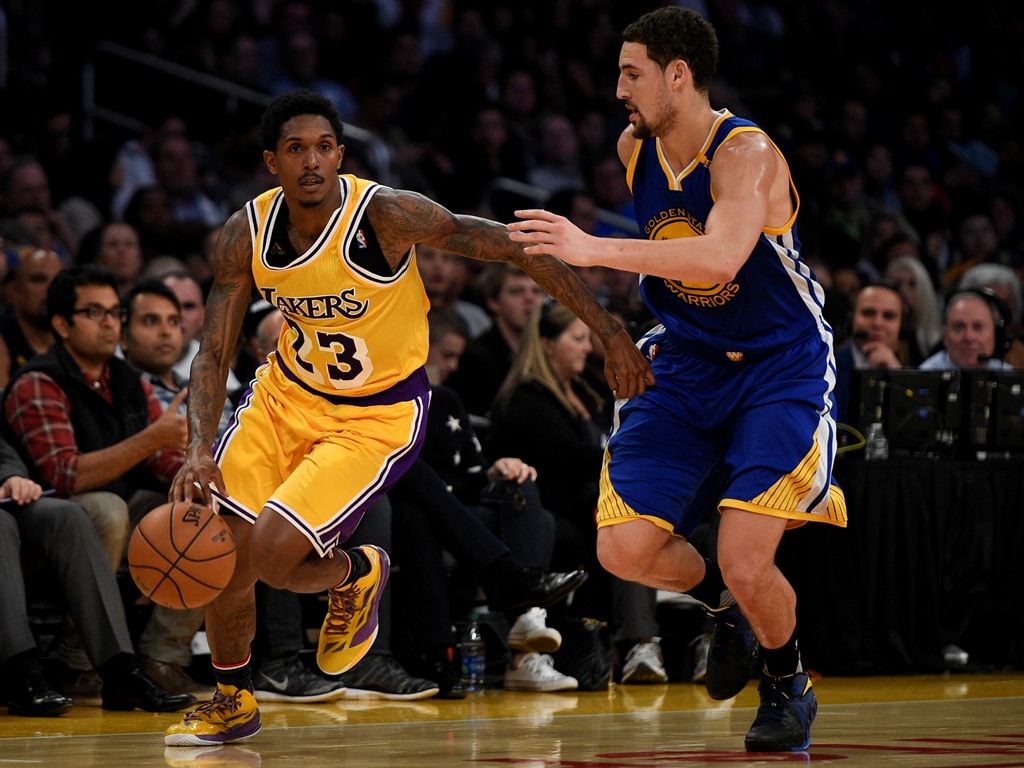 Los Angeles Lakers guard Lou Williams (23) drives the ball defended by Golden State Warriors guard Klay Thompson (11) during the fourth quarter at Staples Center. Kelvin Kuo-USA TODAY Sports