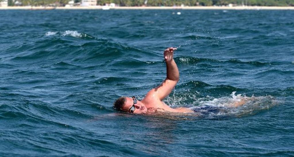 British swimmer Ben Hooper swims during a training session off the Bel Air beach, Dakar, Oct. 28, 2016. (AFP Photo)