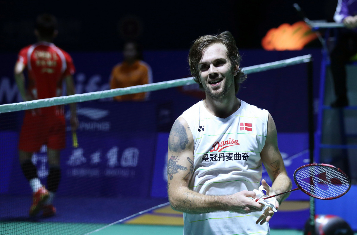 Denmark's Jan O Jorgensen (R) reacts after beating China's Chen Long (L) in the final of the China Open Badminton tournament in Fuzhou, in China's Fujian province on November 20, 2016. (AFP)