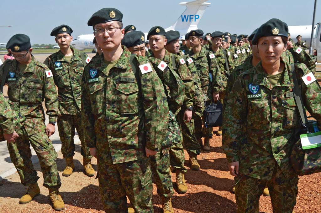 Members of the Japanese Ground Self-Defence Force (GSDF) arrive at the airport in Juba, South Sudan, on November 21, 2016. AFP / SAMIR BOL
