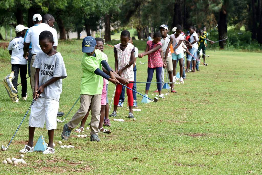 (FILES) This file photo taken on October 22, 2016 shows children playing golf on October 22, 2016 at the golf course in Yamoussoukro, during an introduction day for children aiming to promote this sport in Ivory Coast. AFP / SIA KAMBOU