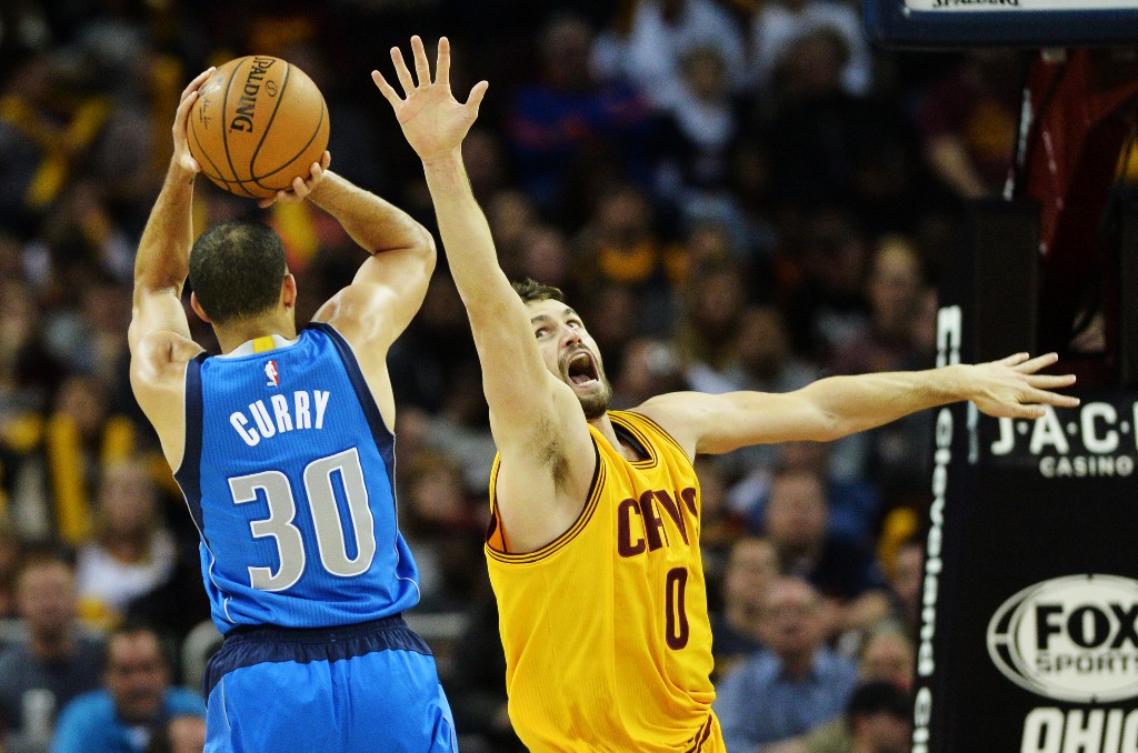 Dallas Mavericks guard Seth Curry (30) shoots over the defense of Cleveland Cavaliers forward Kevin Love (0) during the second half at Quicken Loans Arena. The Cavs won 128-90. Mandatory Credit: Ken Blaze-USA TODAY Sports
