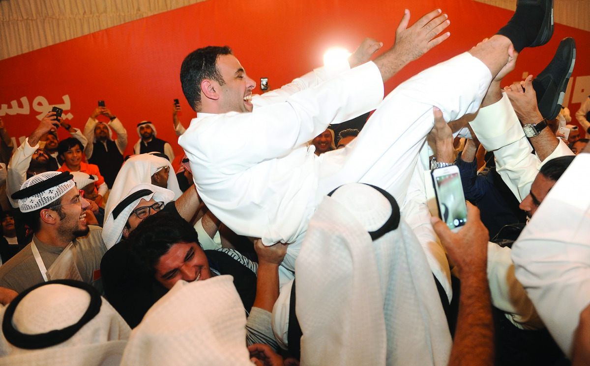 Independent deputy candidate Yousuf Saleh Al Fadale celebrates after the results of Kuwaiti parliamentary election to choose 50 lawmakers are announced in Adailiya, suburb of Kuwait City on November 27, 2016. (Jaber Abdulkhaleg - Anadolu Agency)