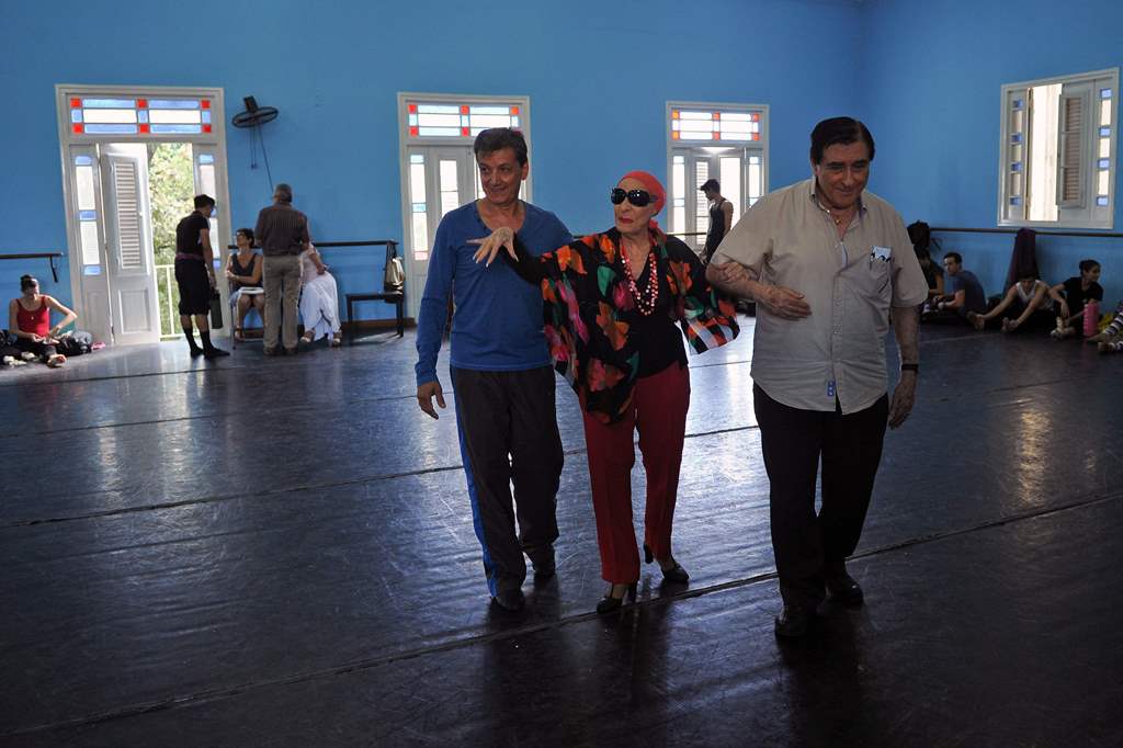 Prima ballerina assoluta and director of Cuba's National Ballet Alicia Alonso, attends a training session in Havana, on December 20, 2016. This wednesday Alicia Alonso celebrates her 96th birthday . / AFP / YAMIL LAGE
