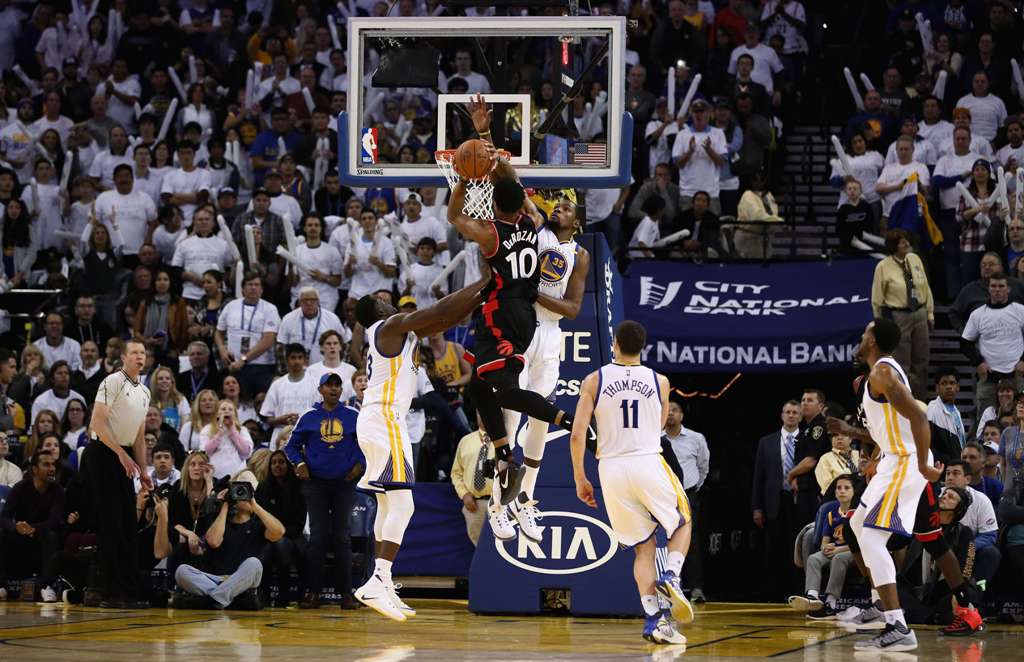 Kevin Durant #35 of the Golden State Warriors blocks a shot taken by DeMar DeRozan #10 of the Toronto Raptors at ORACLE Arena on December 28, 2016 in Oakland, California. Ezra Shaw/AFP