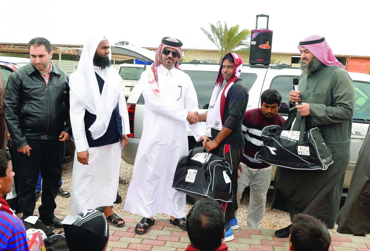 Khalaf Ajlan Al Anzi distributing gifts to shepherds.