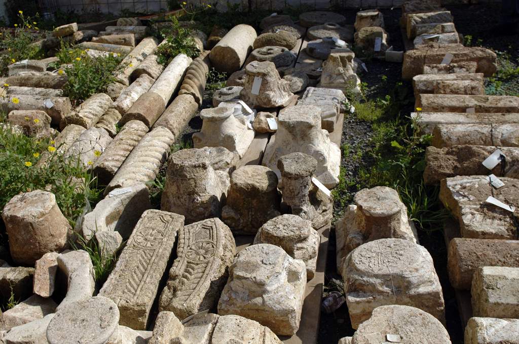 (FILES) This file photo taken on March 2, 2017 shows ancient stones at an archaeological site on Algiers' Martyrs Square after part of the square went under excavation for construction of the Metro. AFP / STRINGER
