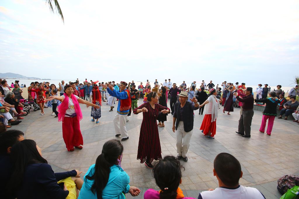 Elderly people practice their daily exercise by dancing in Sanya, Hainan province, on February 15, 2017. AFP / STR 