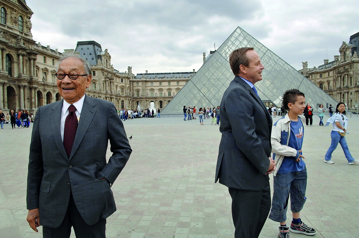 This file photo taken on June 22, 2006 in the Napoleon courtyard of the Louvre museum in Paris shows US-Chinese architect of the Louvre Pyramid Ieoh Ming Pei (L) and the French Culture Minister Renaud Donnedieu de Vabres posing for photographers. Pei, arc